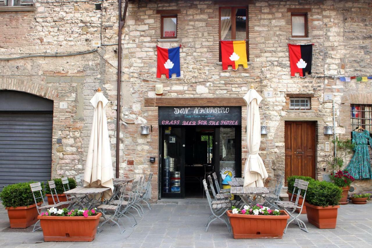 La Sosta Navarra Bed & Beer Gubbio Exterior photo